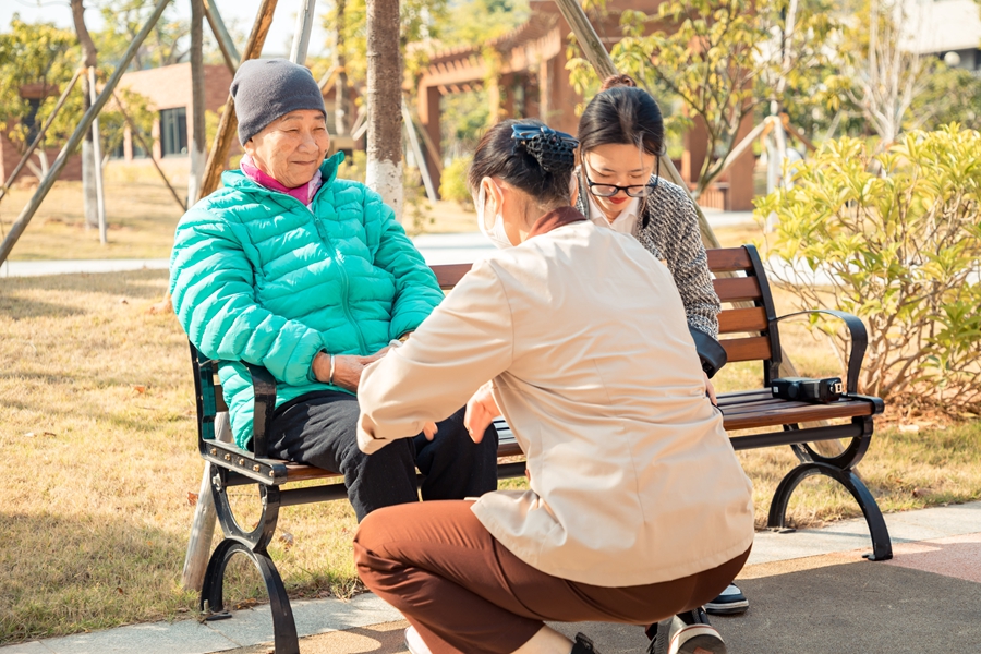 东华阳光城 把冬日暖阳藏进长者日常