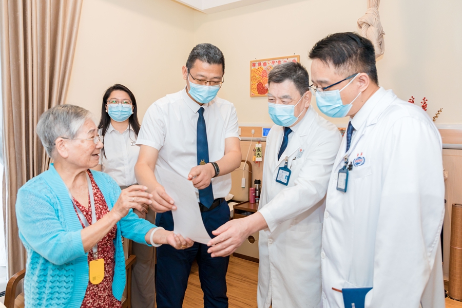 东华医院多学科专家常态化巡诊阳光城，让长辈“床边享名医、大病有绿通”